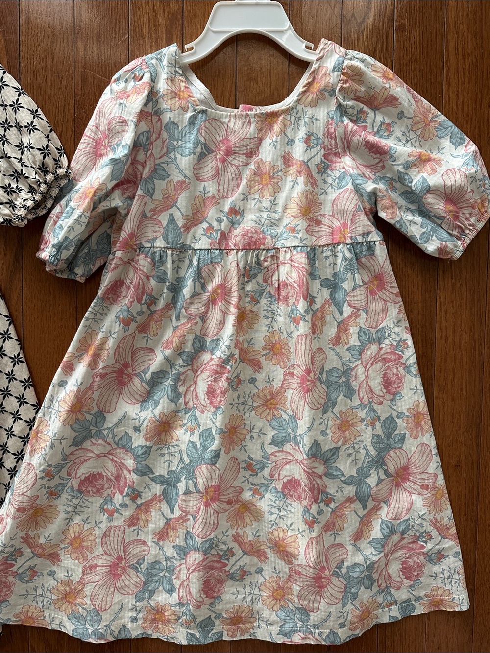 R & B little girl dresses, size 6 - Picture 2 of 8